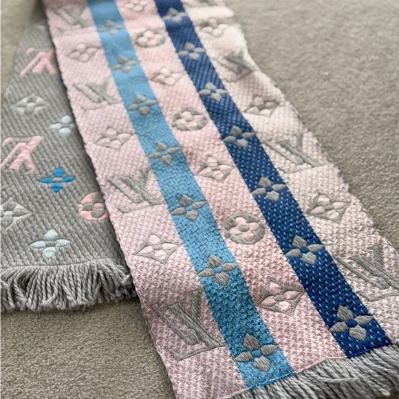 Louis Vuitton Logomania Scarf
